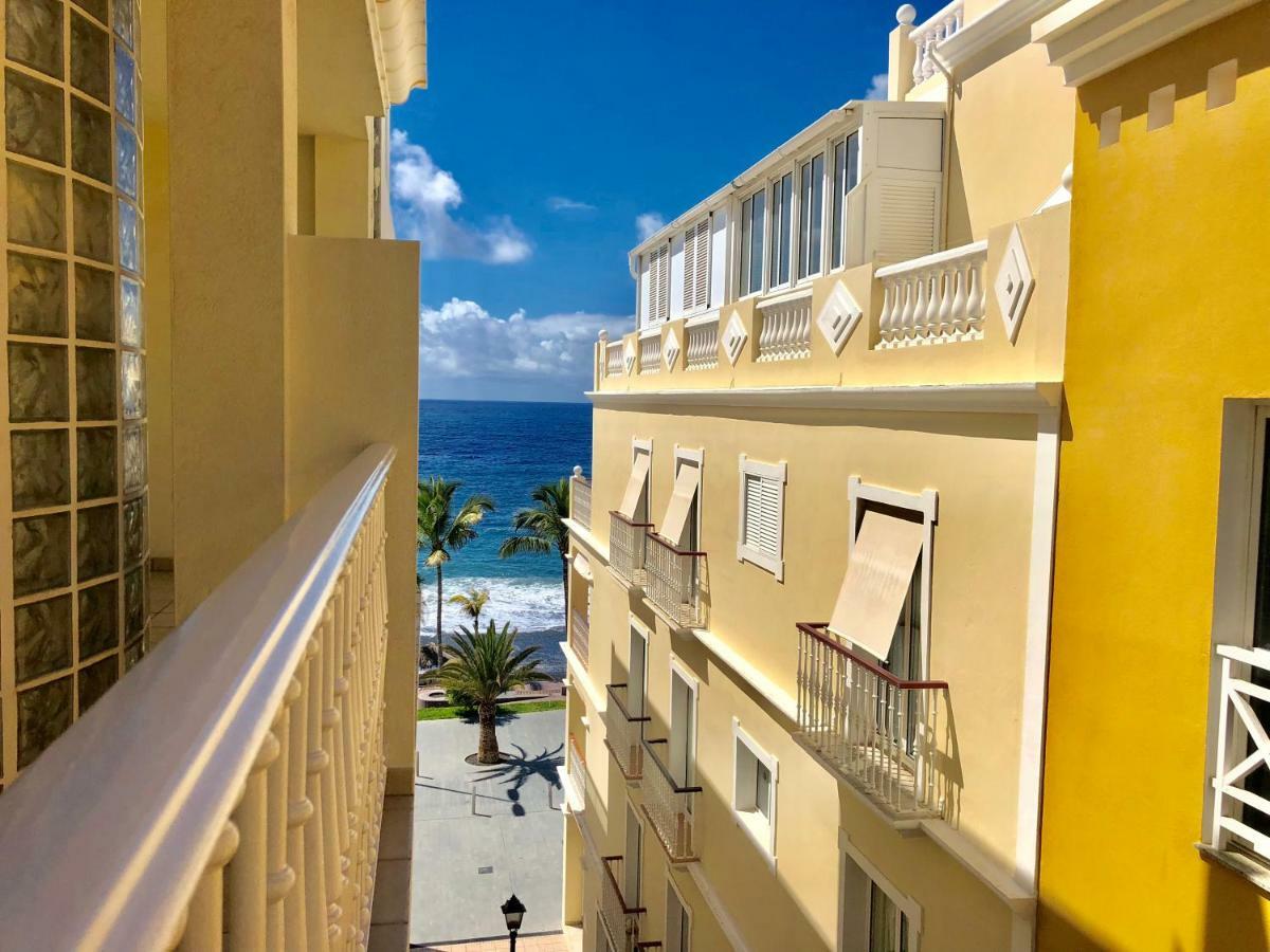 Apartamentos El Faro Puerto De Naos Luaran gambar
