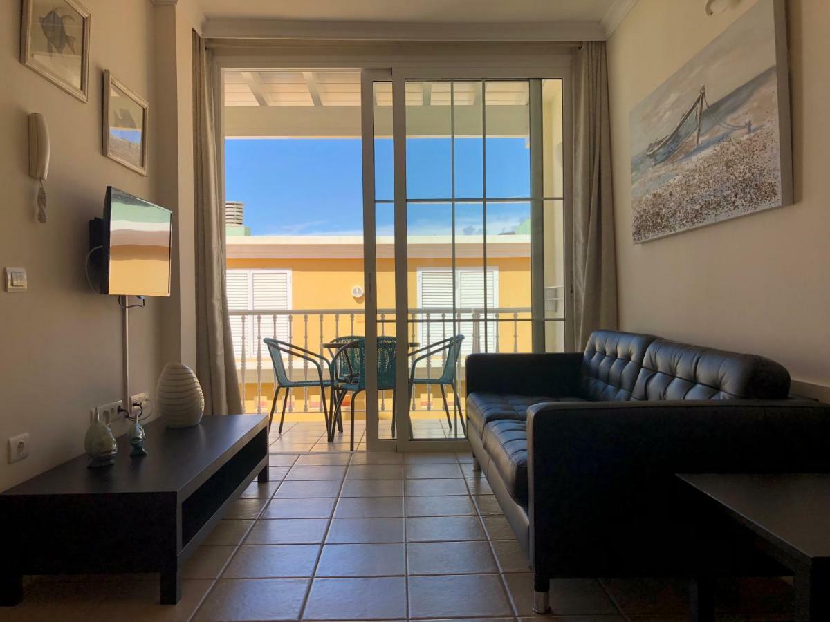 Apartamentos El Faro Puerto De Naos Luaran gambar