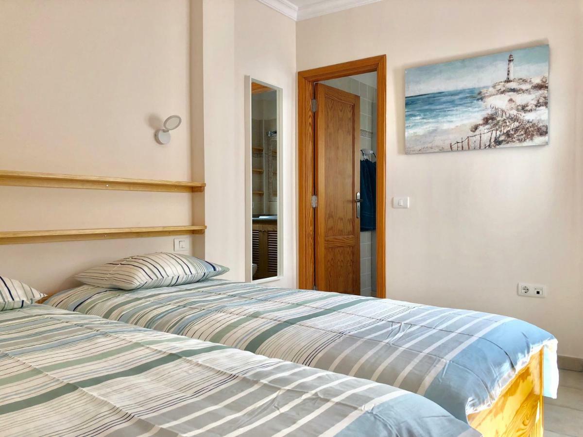 Apartamentos El Faro Puerto De Naos Luaran gambar