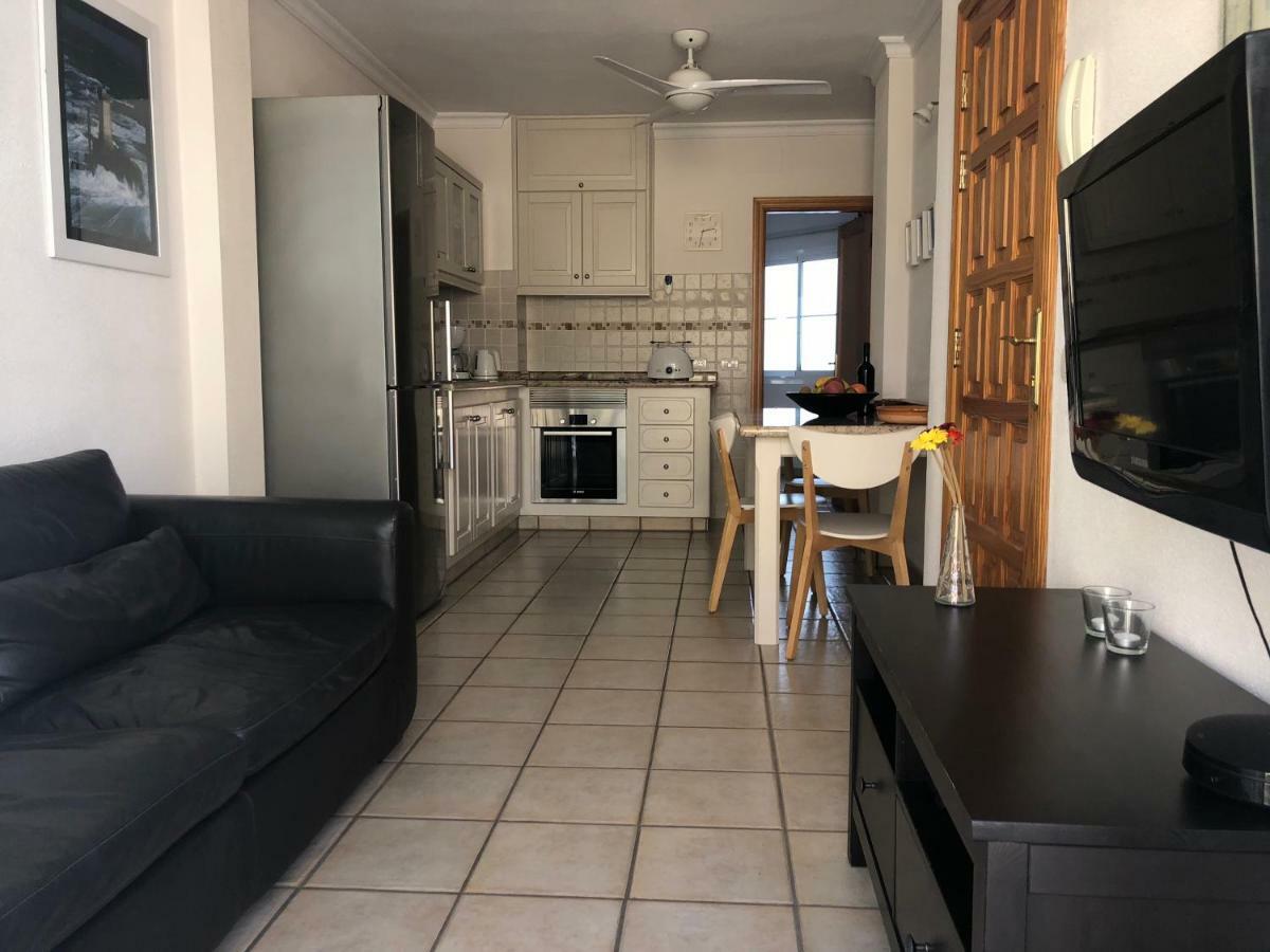 Apartamentos El Faro Puerto De Naos Luaran gambar